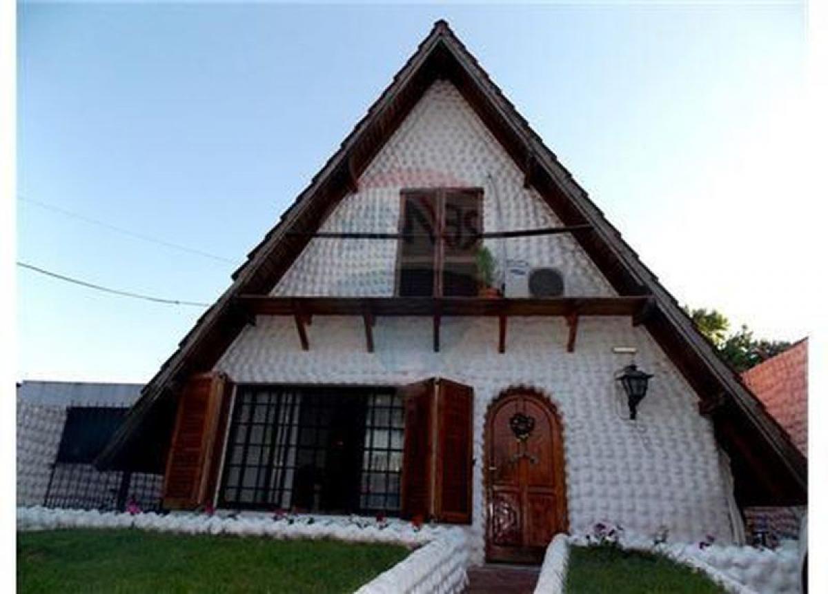 3 bedrooms House in San Miguel, Argentina No. 52601