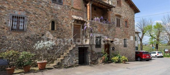 Дом с 3 комнатами в Латерина Перджине Вальдарно, Италия № 133733 9