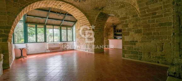 4 bedrooms House in Bitonto, Italy No. 65980 6