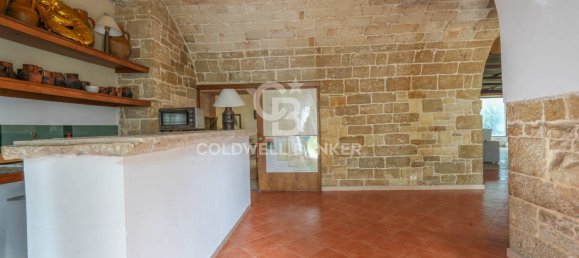 4 bedrooms House in Bitonto, Italy No. 65980 8