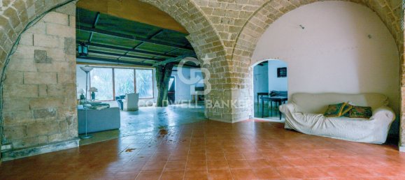 4 bedrooms House in Bitonto, Italy No. 65980 2