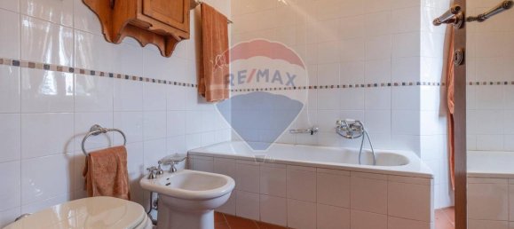 5 rooms Apartment in Binago, Italy No. 38333 24