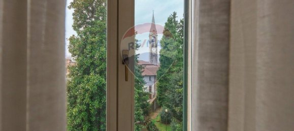 5 rooms Apartment in Binago, Italy No. 38333 21