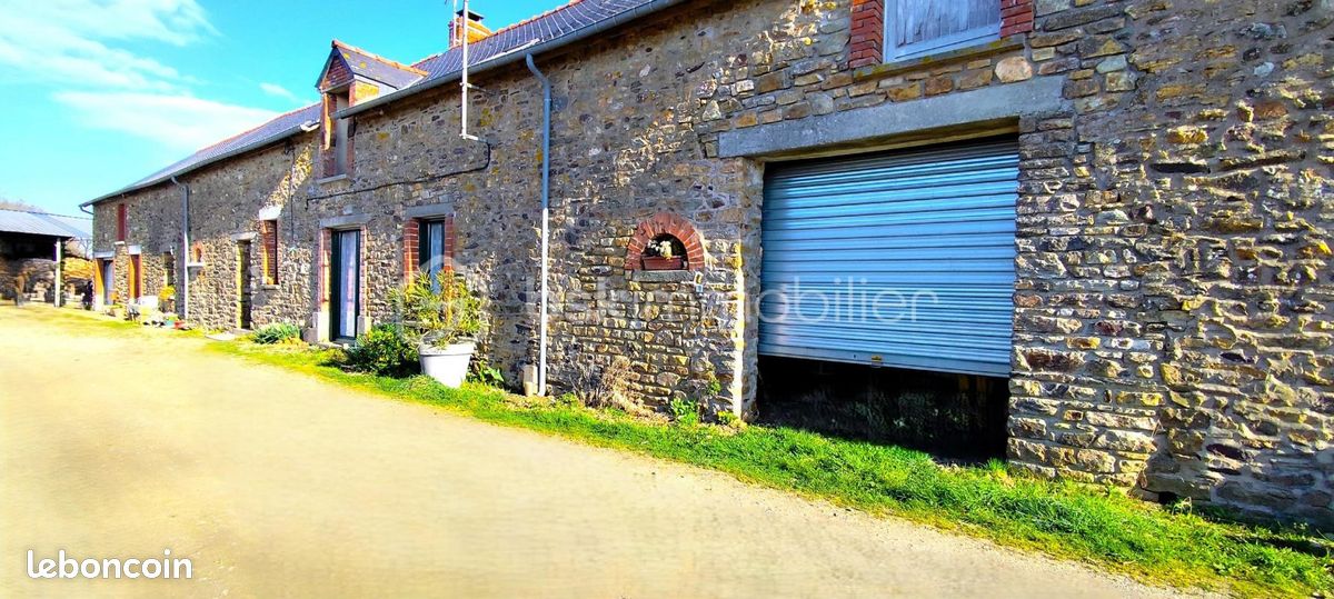 Casa de 4 dormitorios en Erbree, France No. 194126