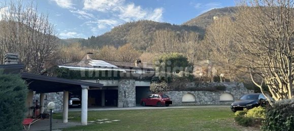 4 Schlafzimmer Villa in Erba, Italy, Nr. 2863 16