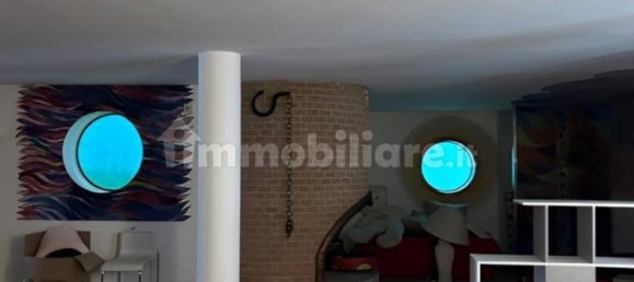 4 Schlafzimmer Villa in Erba, Italy, Nr. 2863 11