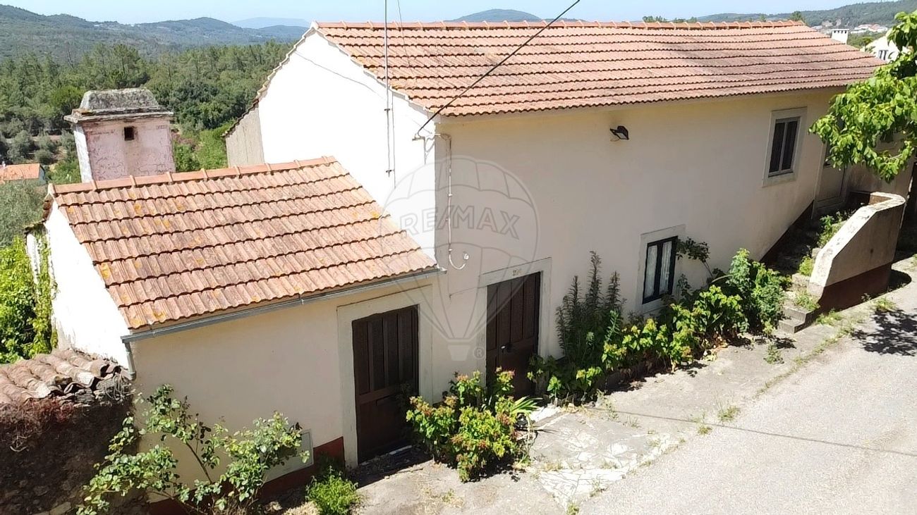 Дом с 4 спальнями в Феррейра ду Зезери, Португалия № 20119