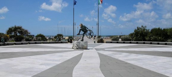 5 rooms Commercial property in Forte dei Marmi, Italy No. 229160 8