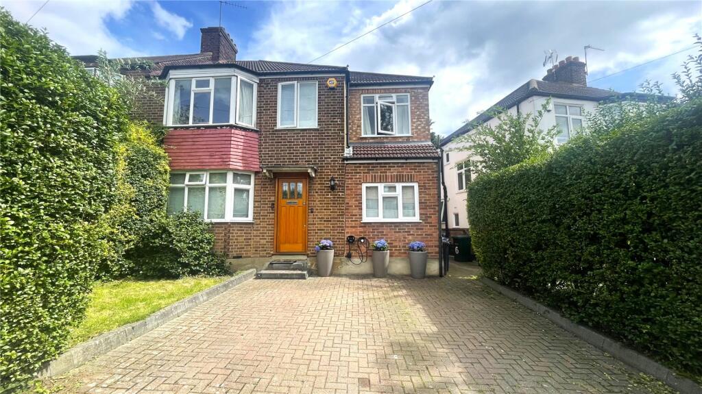 3 bedrooms House in Barnet, United Kingdom No. 6492