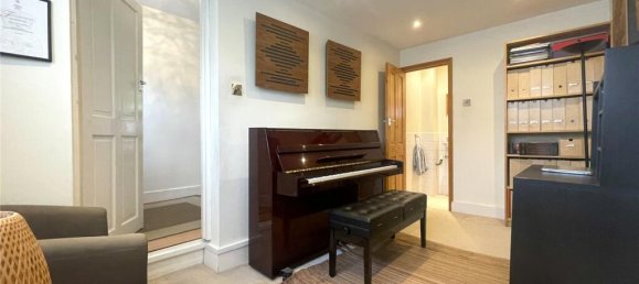 3 bedrooms House in Barnet, United Kingdom No. 6492 10