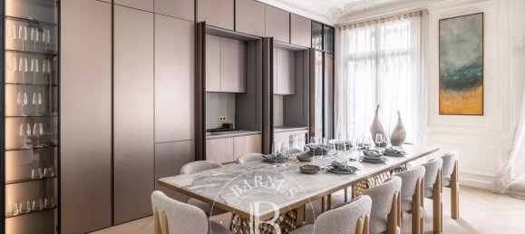 5 rooms Apartment in Paris, France No. 183895 2