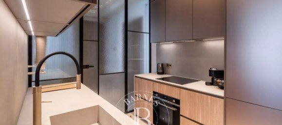 5 rooms Apartment in Paris, France No. 183895 7