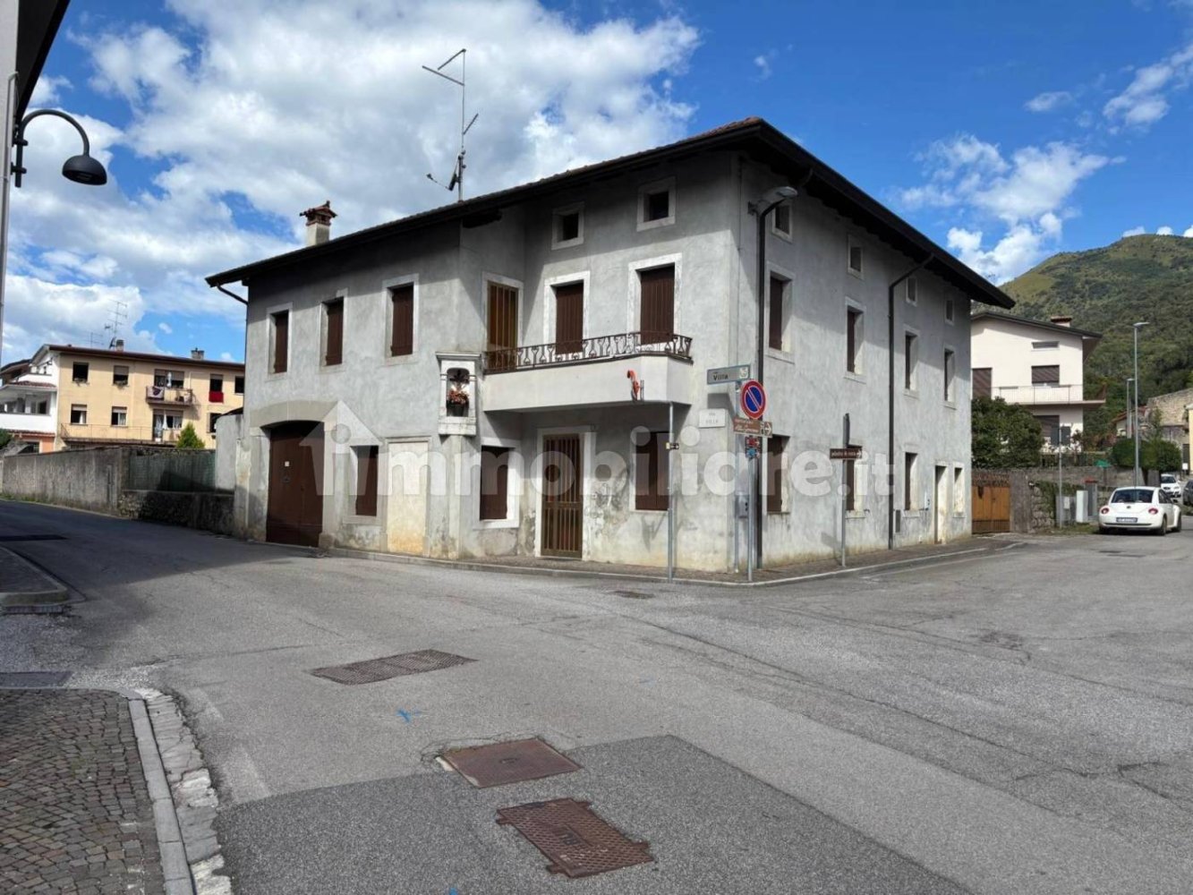 4 bedrooms Villa in Pordenone, Italy No. 295792