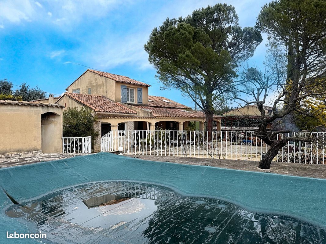 7 bedrooms House in Roquemaure, France No. 286639