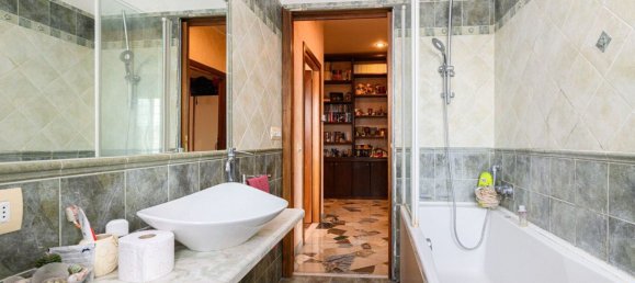 4 bedrooms Apartment in Rome, Italy No. 314272 24