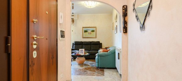4 bedrooms Apartment in Rome, Italy No. 314272 2