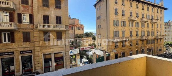 3 bedrooms Apartment in Genoa, Italy No. 371168 2