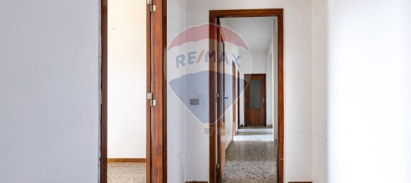 4 bedrooms Apartment in Cagliari, Italy No. 45391 3