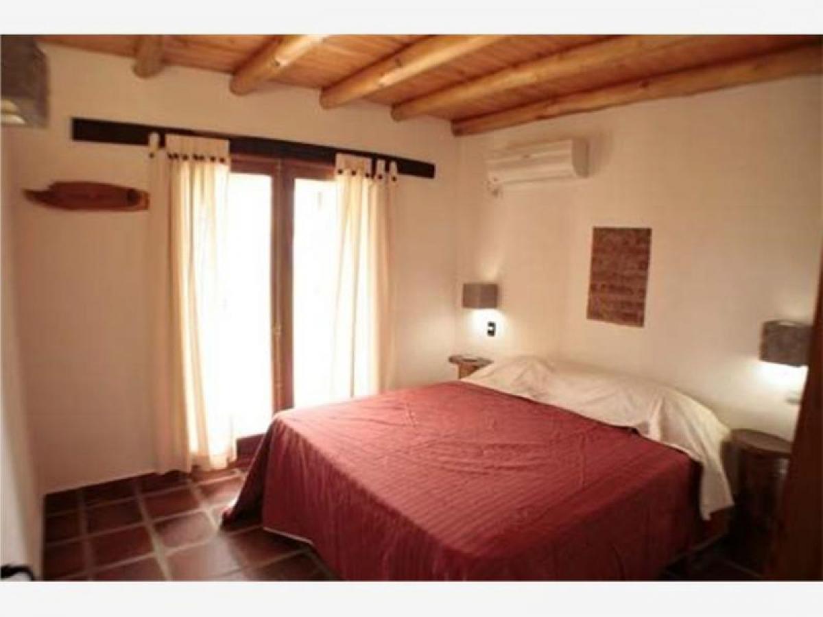 455m² Hotel in Cordoba, Argentina No. 26841