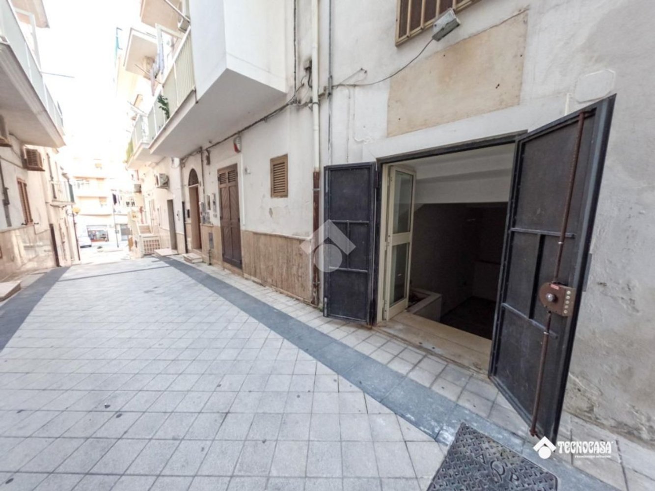 Garaje en Vieste, Italy 47 m² No. 133774