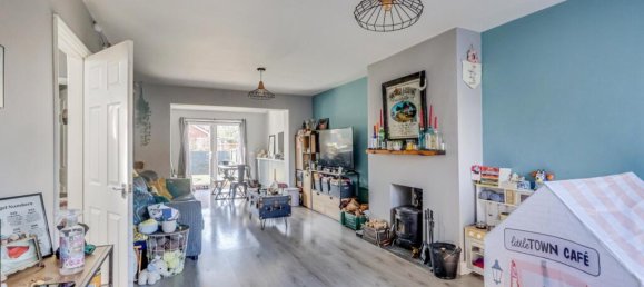 3 bedrooms House in Gloucester, United Kingdom No. 13601 3