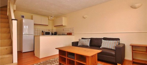 1 bedroom House in Surrey, United Kingdom No. 8606 2