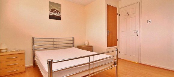 1 bedroom House in Surrey, United Kingdom No. 8606 4