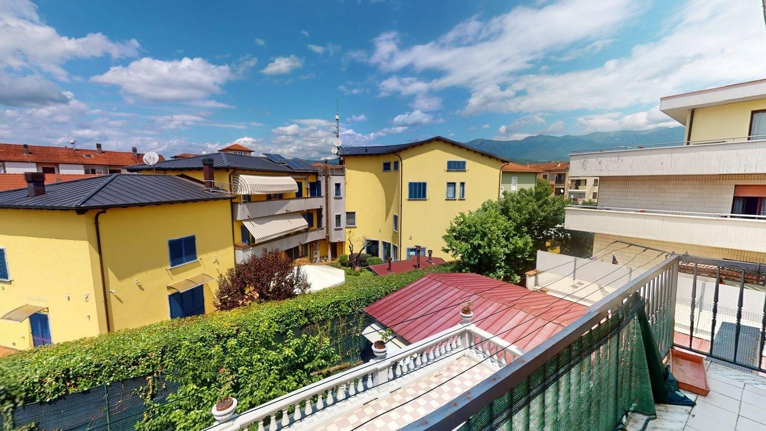 Apartamento de 4 dormitorios en Villafranca in Lunigiana, Italy No. 343458