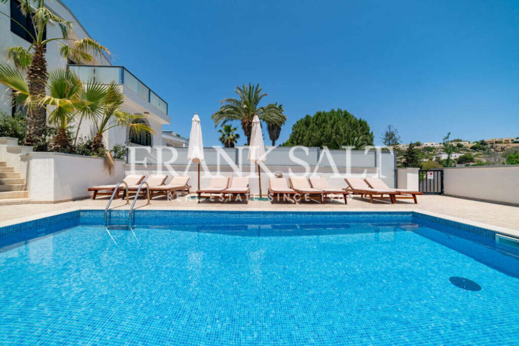 4 bedrooms Villa in Mellieha, Malta No. 7776