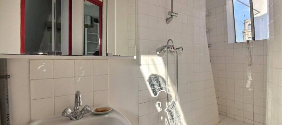 Studio in Paris, France No. 174147 3