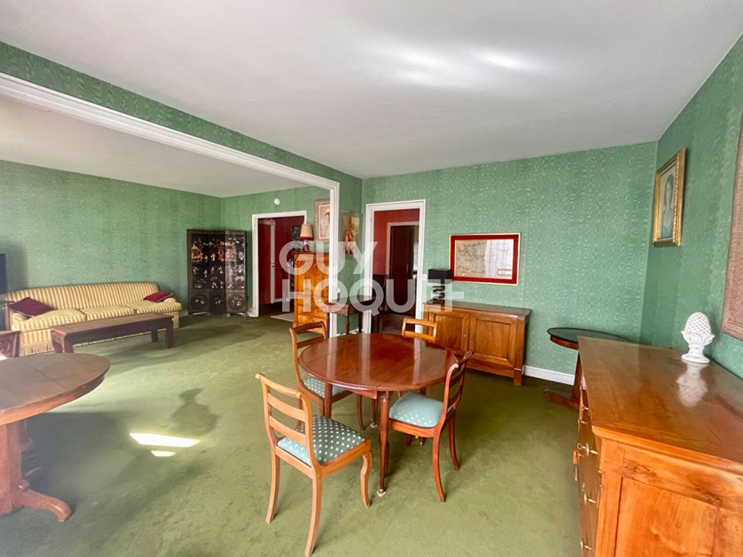 4 bedrooms Apartment in Versailles, France No. 174900