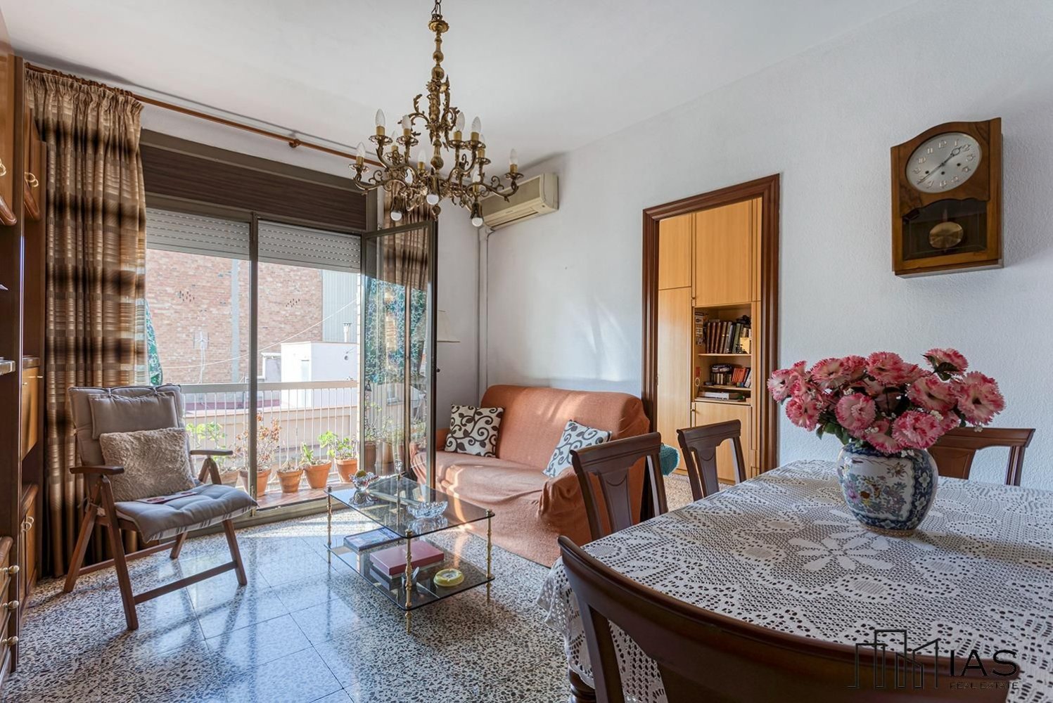 4 bedrooms Apartment in Sants-Montjuic, Spain No. 167096