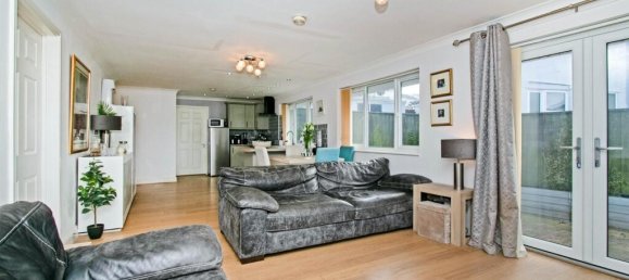 3 bedrooms Bungalow in Redruth, United Kingdom No. 2365 3