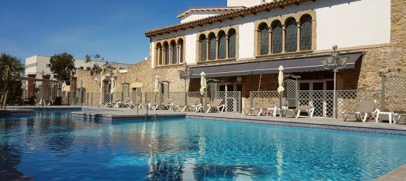 60 bedrooms Hotel in Empuriabrava, Spain No. 109 2