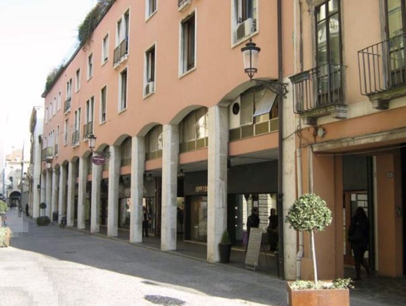 255m² Office in Padua, Italy No. 373699