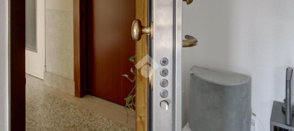 4-salle Appartement à Turin, Italy No. 281186 22