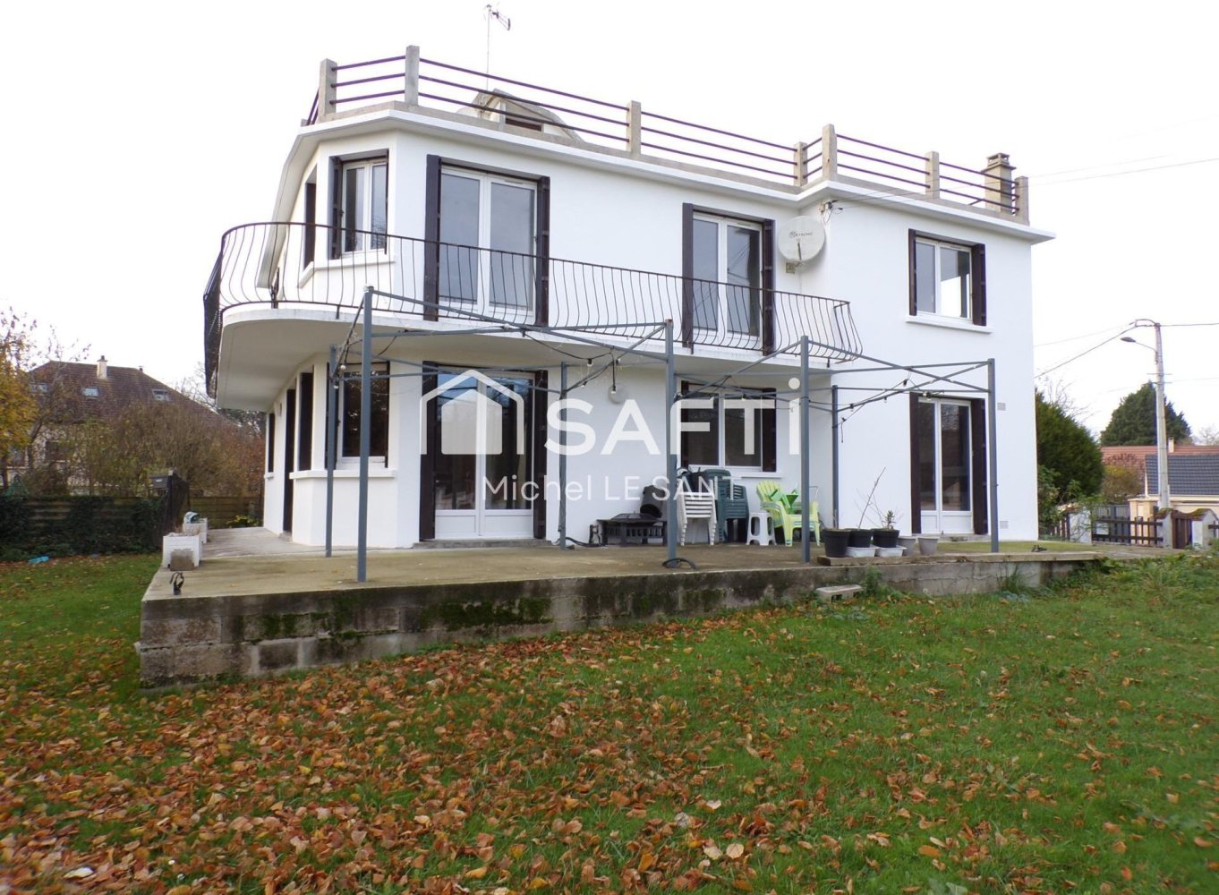 5 bedrooms House in Avrechy, France No. 219919
