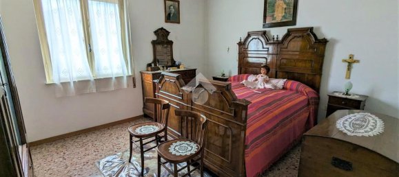 8 rooms House in Costa Volpino, Italy No. 2051 6