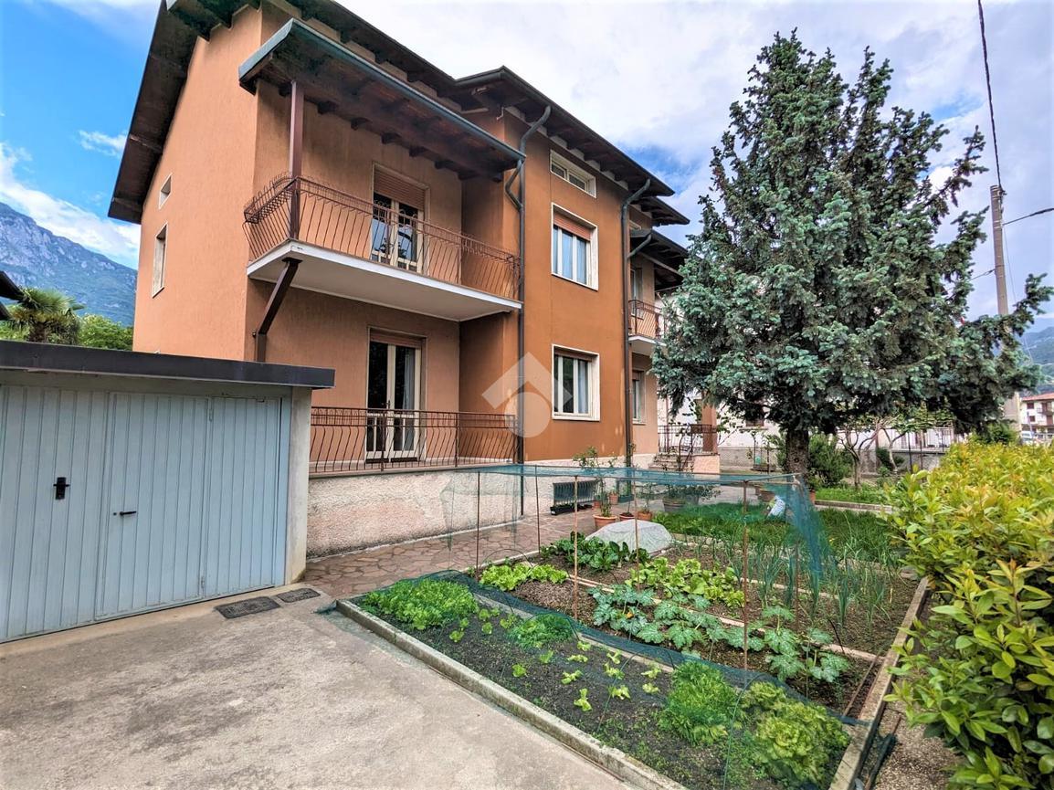 8 rooms House in Costa Volpino, Italy No. 2051