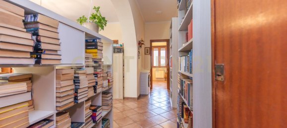 4-salle Appartement à Rome, Italy No. 2472 7