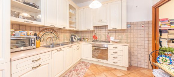 4-salle Appartement à Rome, Italy No. 2472 4