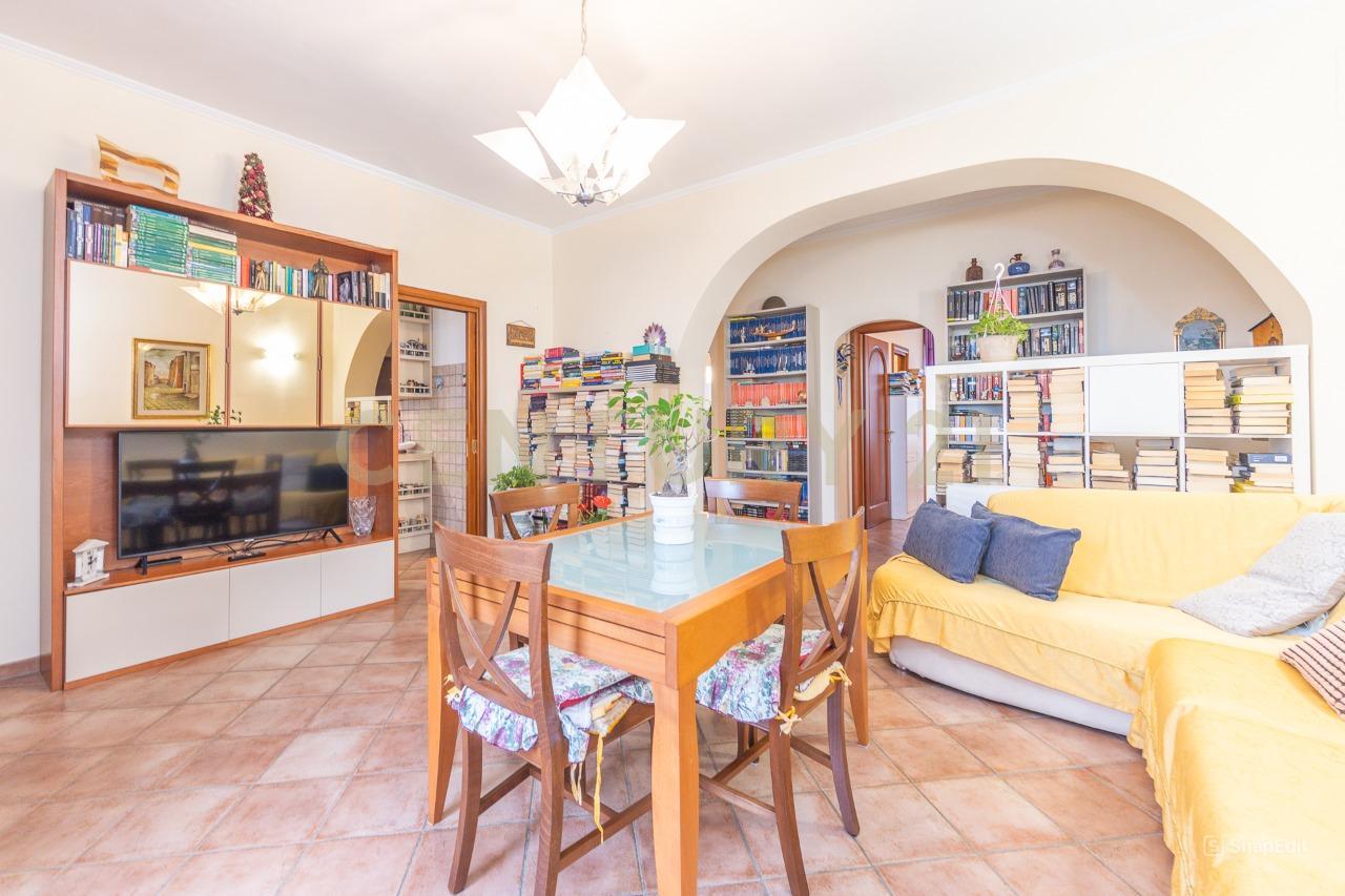 4-salle Appartement à Rome, Italy No. 2472