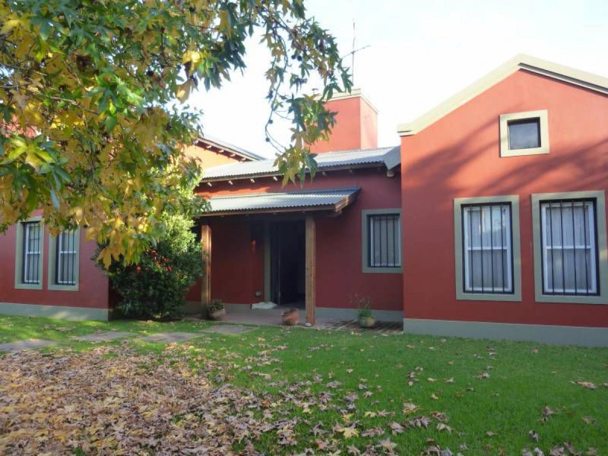 5 bedrooms House in Escobar, Argentina No. 14773