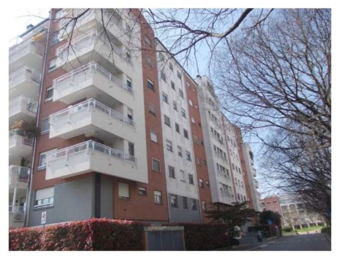 Apartamento de 6 habitaciónes en Milan, Italy No. 330352