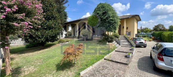 4 bedrooms Villa in Borgo San Giovanni, Italy No. 378480 16