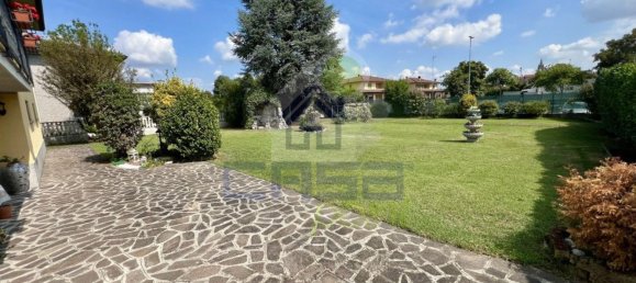 4 bedrooms Villa in Borgo San Giovanni, Italy No. 378480 17