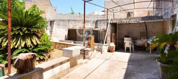 Casa de 5 habitaciónes en Copertino, Italy No. 7944 15