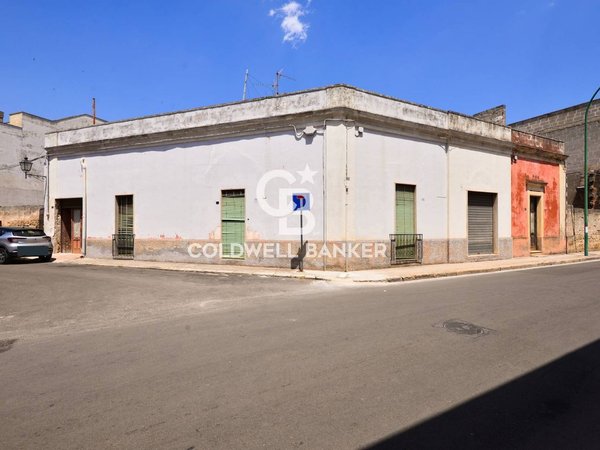 Casa de 5 habitaciónes en Copertino, Italy No. 7944