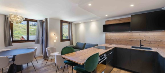 2 bedrooms Apartment in Les Belleville, France No. 1275 2