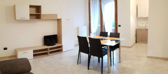 3 rooms Apartment in Vinci, Italy No. 74332 8